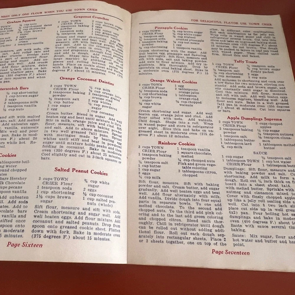 Vintage Town Crier Family Flour One Hundred Prize Winning Recipes Booklet‎ 1940s
